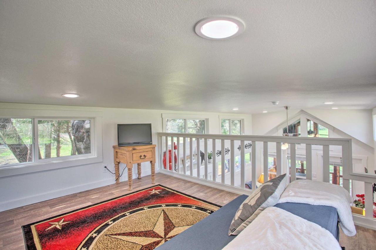 Cozy Mckinney Tiny Home With Porch And Fire Pit! Экстерьер фото