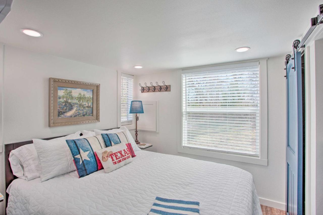Cozy Mckinney Tiny Home With Porch And Fire Pit! Экстерьер фото