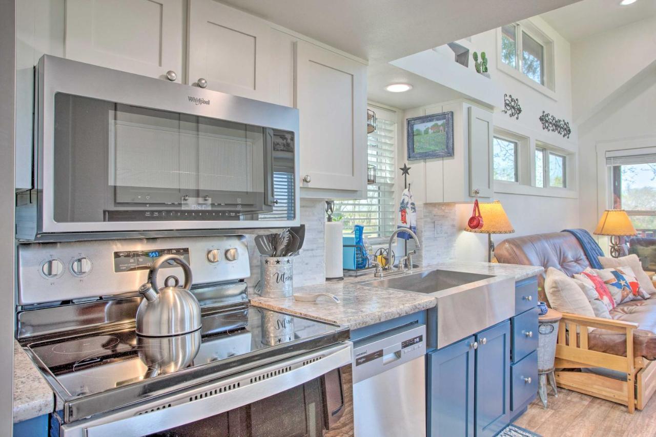 Cozy Mckinney Tiny Home With Porch And Fire Pit! Экстерьер фото