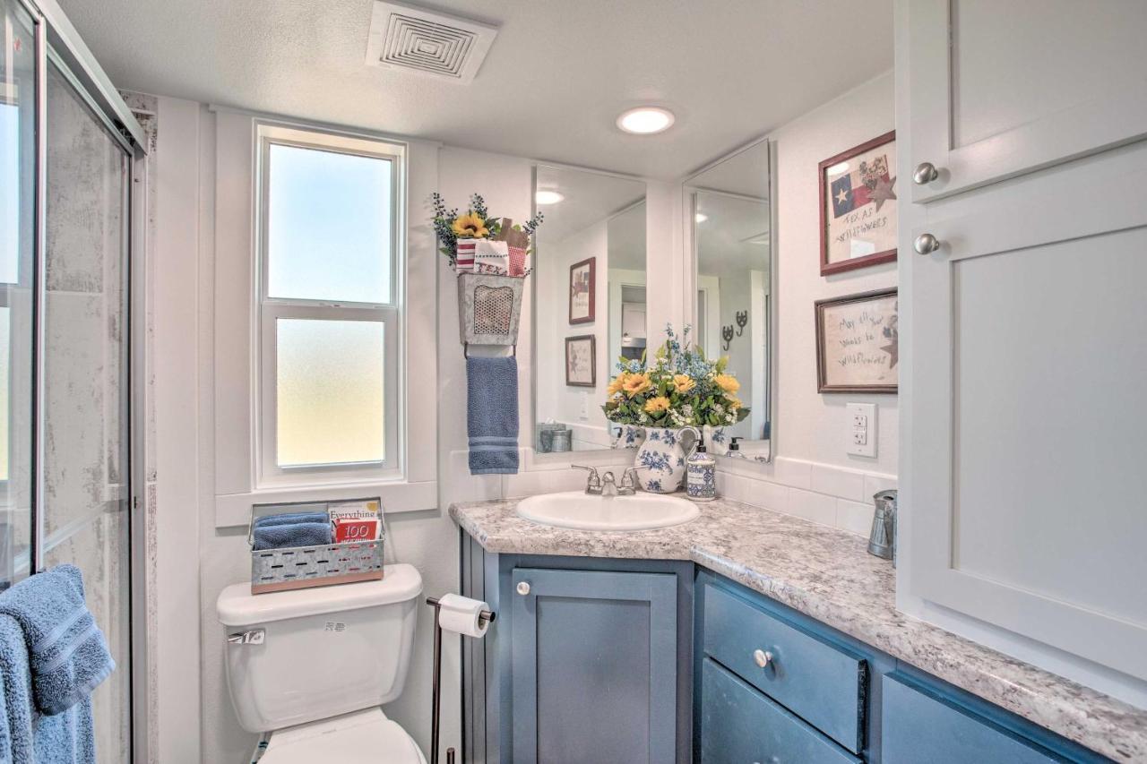 Cozy Mckinney Tiny Home With Porch And Fire Pit! Экстерьер фото