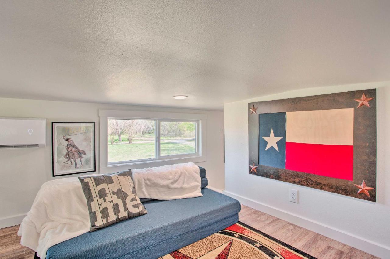 Cozy Mckinney Tiny Home With Porch And Fire Pit! Экстерьер фото